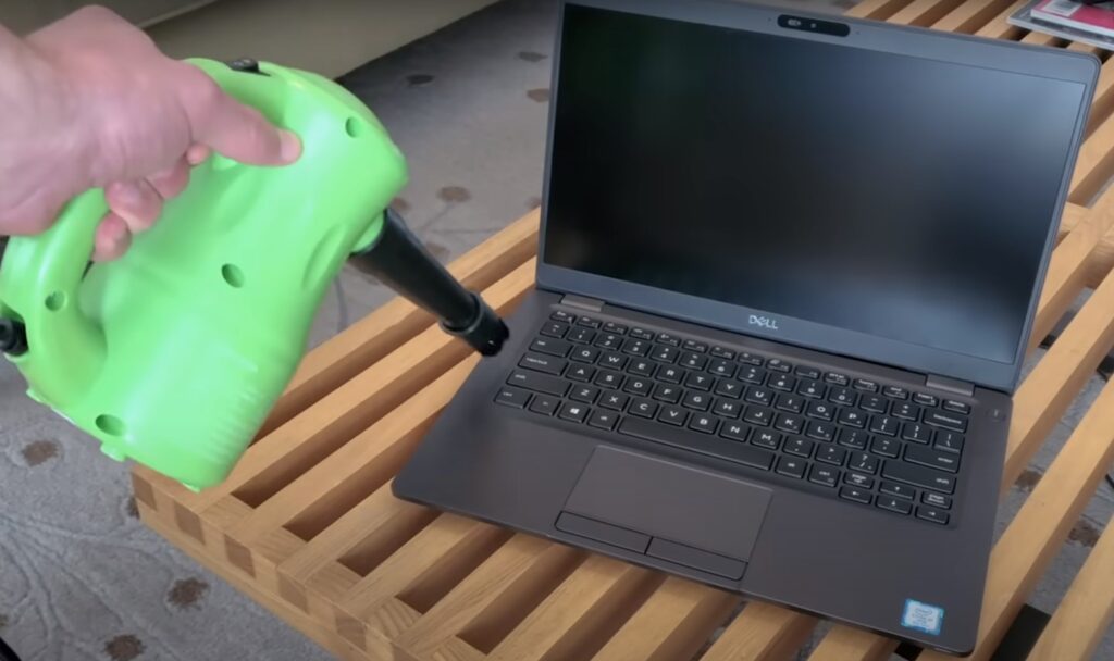 cleaning keyboard with vacuum